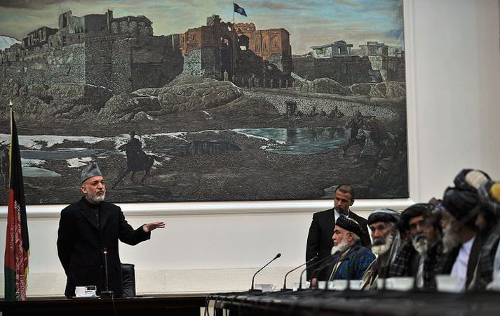 Hamid Karzai, forseti Afganistan, hlustaði á fjölskyldur hinna myrtu á fundi í Kabúl í gær. Forsetinn gagnrýndi Bandaríkjamenn harðlega fyrir framgöngu sína.