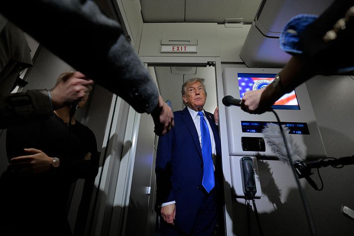 Donald Trump Bandaríkjaforstei um borð í Air Force 1 í gær.