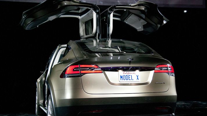 Tesla Model X er með fiðrildahurðum.