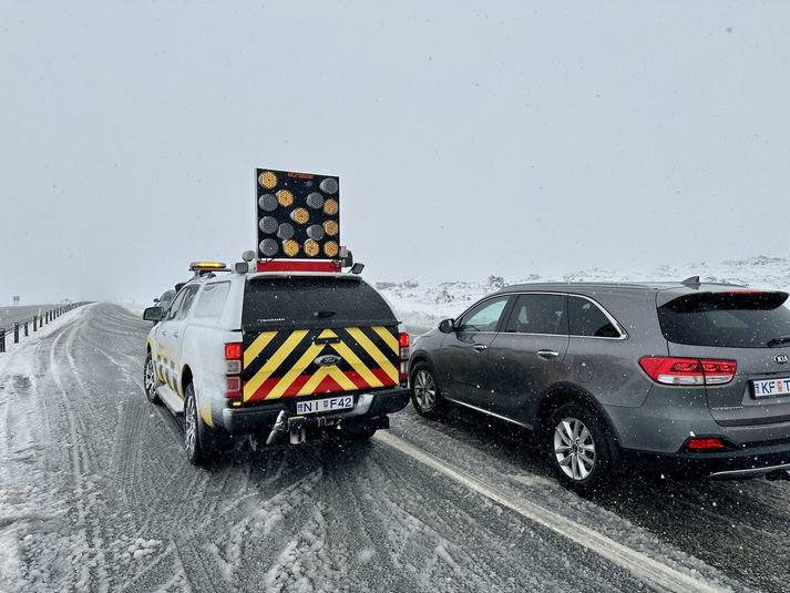 Hellisheiði var lokuð í morgun þegar fyrsta almenninlega vetrarlægðin gekk yfir