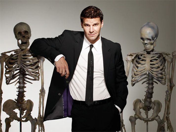 David Boreanaz bætir fyrir brot sitt með því að kaupa gjafir handa eiginkonunni.