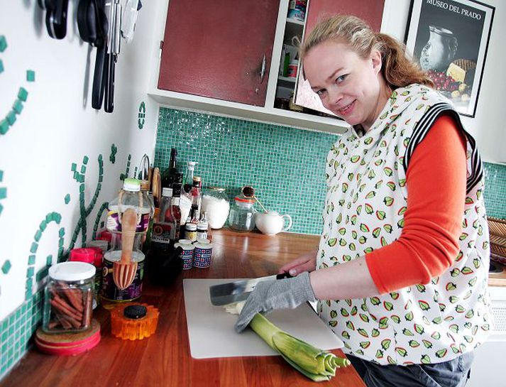 Una Sveinbjarnardóttir fiðluleikari eldar samkvæmt eigin höfði frekar en uppskriftabókum. Hún býður upp á pasta fyrir fátæka námsmenn og öreigasalat.