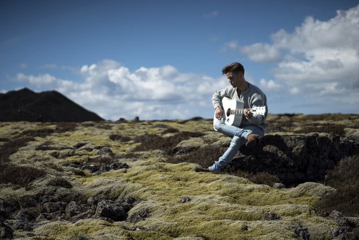 Ég er búinn að vera á mikilli keyrslu síðustu ár svo að það er ekkert nýtt. Ég ætla að reyna að slaka á með fjölskyldu og vinum í sumar inn á milli tónleika ásamt því að nýta tímann í að klára nýtt efni og fleira,“ segir Jökull.
