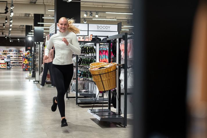 Viðskiptavinir Hagkaups tóku hressilega á því á morgunæfinu á Heilsudögum Hagkaups