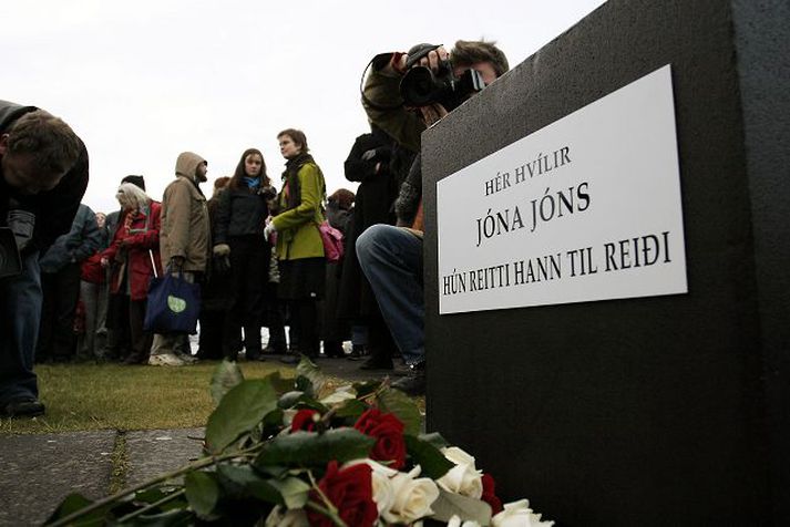 Samkvæmt rannsóknum hefur þriðjungur kvenna orðið fyrir ofbeldi, oftast af hendi einhvers sem þær þekkja.