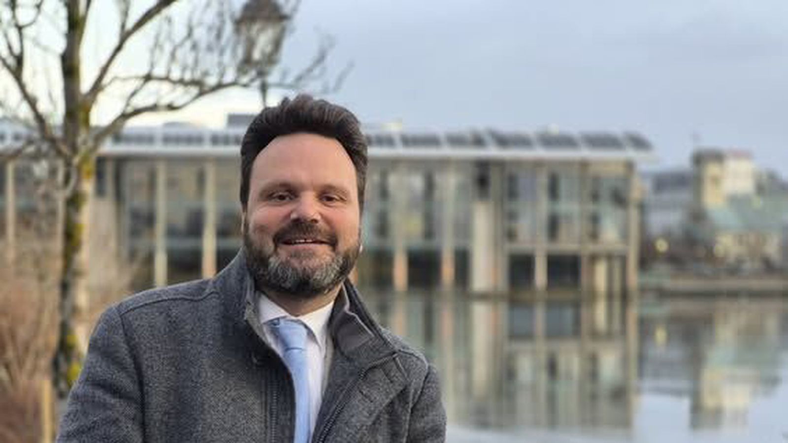 Hefur setið tvo af þremur borgar­stjórnar­fundum frá því að hann skipti um lið