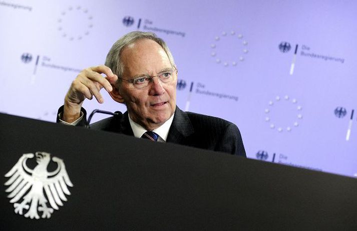 Wolfgang Schäuble Fjármálaráðherra Þýskalands svarar spurningum fréttamanna að loknum fundinum í Brussel.
nordicphotos/AFP