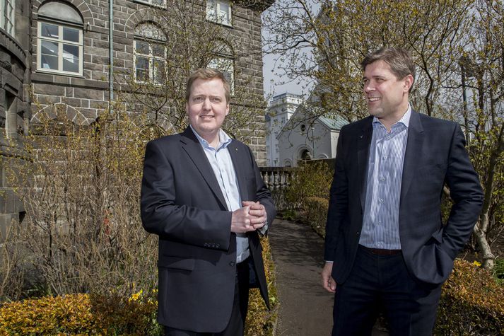 Sigmundur Davíð Gunnlaugsson og Bjarni Benediktsson ætla að fara yfir málin hvor í sínu lagi í dag. 