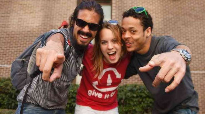 Antonio, Kelly og Tony lentu á besta tíma á Íslandi, á kosninga- og Eurovision-deginum.