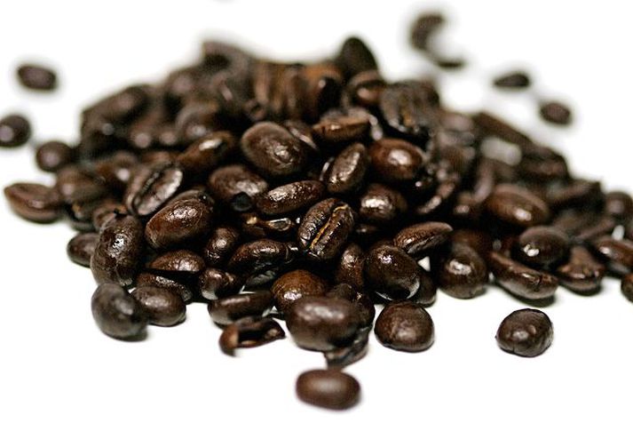 Fræin eru þurrkuð og ristuð svo hægt sé að mala þau og búa til kaffi úr þeim.