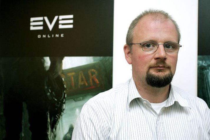Yfirhagfræðingur Eve Eyjólfur Guðmundsson segir sýndarveruleikann EVE vera eina stóra rannsóknarstofu og bráðum verði grundvöllur fyrir fleiri fræðimenn að rannsaka þetta samfélag.