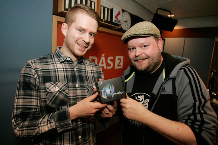 Sigurður Mikael Jónsson, sigurvegari keppninnar í fyrra, ásamt Henry Birgi Gunnarssyni, einum af forsprökkum keppninnar.