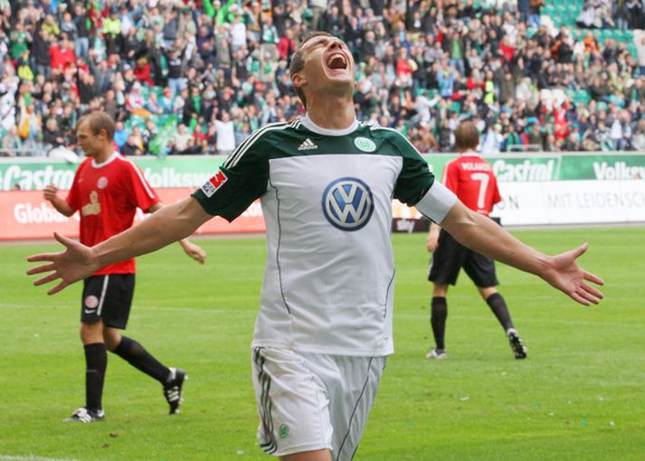 Edin Dzeko í leik með Wolfsburg.