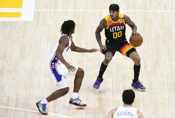 Jordan Clarkson héldu engin bönd gegn Philadelphia 76ers.