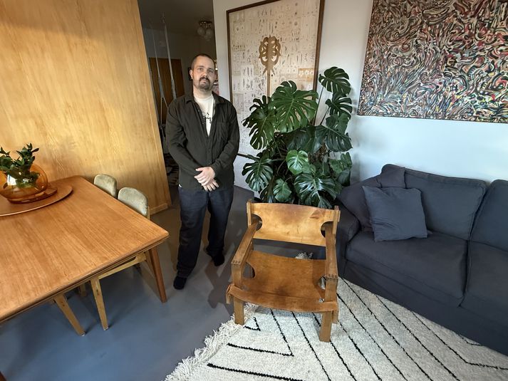 Ragnar Fjalar með frumgerðina af Höfðingja sem hann keypti af Góða hirðinum. 