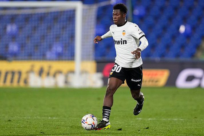 Musah í leik með Valencia gegn Getafe fyrr á leiktíðinni á Spáni. Musah leikur sem miðjumaður.