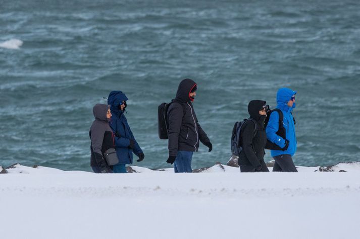 Frost verður á bilinu tvö til þrettán stig síðdegis. 