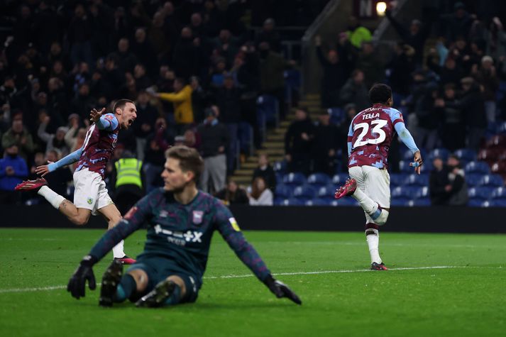 Burnley er á leið í 16-liða úrslit FA-bikarsins.