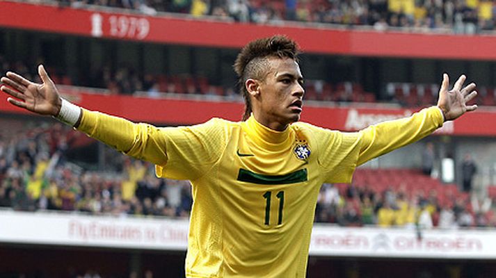 Brasilíski knattspyrnumaðurinn Neymar er gríðarlega eftirsóttur enda er hinn tvítugi framherji eitt mesta efni sem komið hefur fram á síðari árum í Brasilíu.