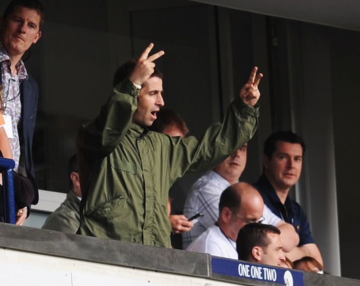 Liam sendir stuðningsmönnum Spurs kveðju á leik Spurs og Man. City á dögunum.