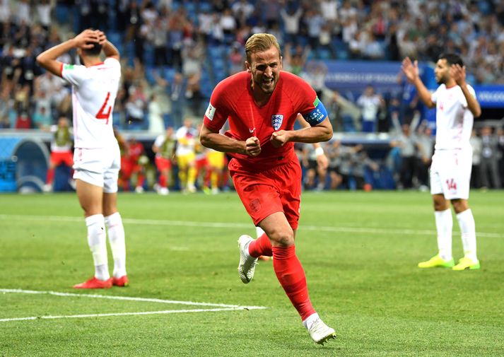 Harry Kane fagnar sigurmarkinu í kvöld.