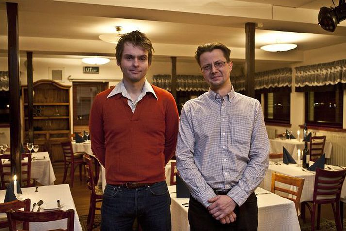 Veigar Freyr Jökulsson (til hægri) og Gústaf Hannibal Ólafsson hafa tekið við rekstri Hótels Brúar í Borgarfirðinum.