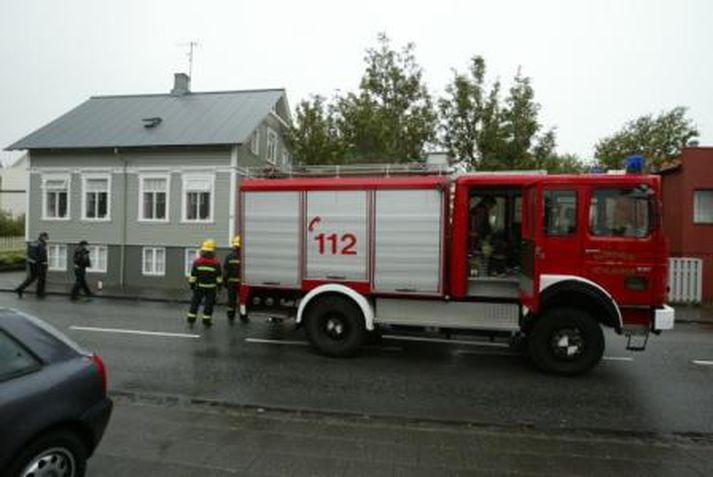Slökkviliðsmenn að störfum. Mynd úr safni.