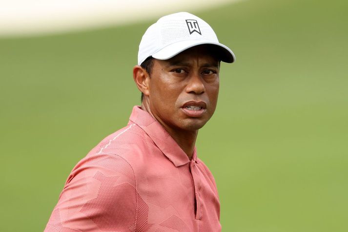 Tiger Woods lenti í slæmu bílslysi í kvöld.