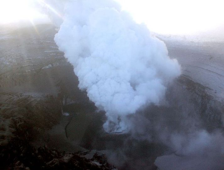 Gos í Grímsvötnum  Síðast gaus árið 2004 og sömu aðstæður hafa skapast í eldstöðinni nú og þá var. Fréttablaðið/Vilhelm