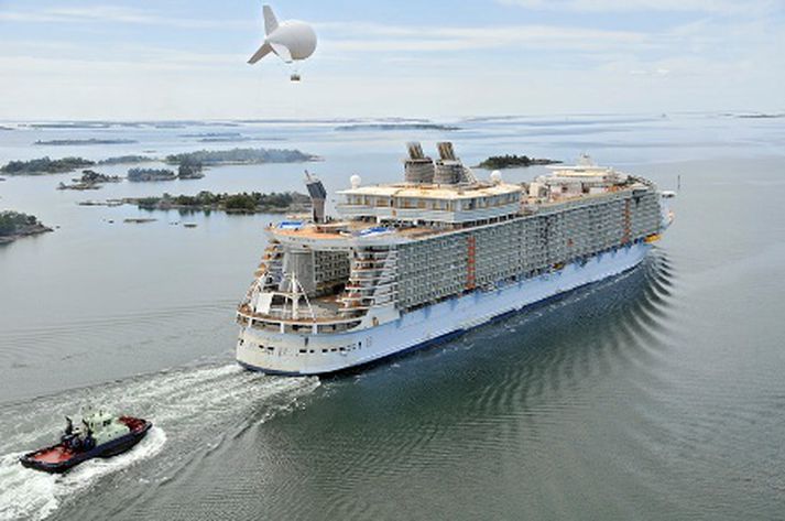 Oasis of The Seas í reynslusiglingu.