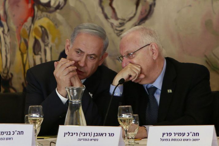 Benjamin Netanyahu, forsætisráðherra Ísraels, ræðir við Reuven Rivlin, forseta Ísraels.