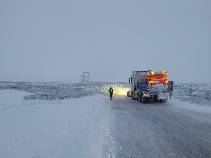 Frá vettvangi á Mývatnsöræfum í gær.