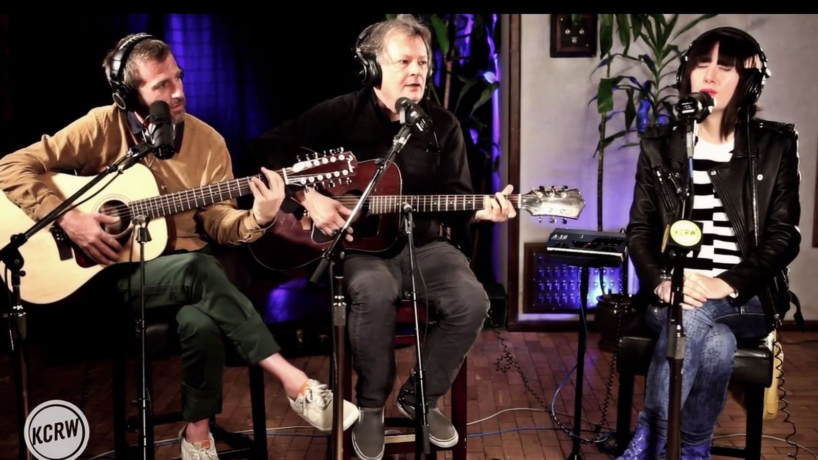 Beabadoobee альбомы. Ezra koenig the moon song. дорама древняя песнь луны. Moon song. Moon song.