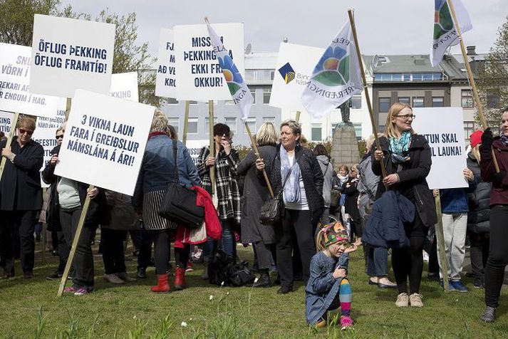 Kjaradeilur hjúkrunarfræðinga hafa verið fyrirferðamiklar á árinu. Hér má sjá félagsmenn FÍH við þögul mótmæli á Austurvelli í júní.