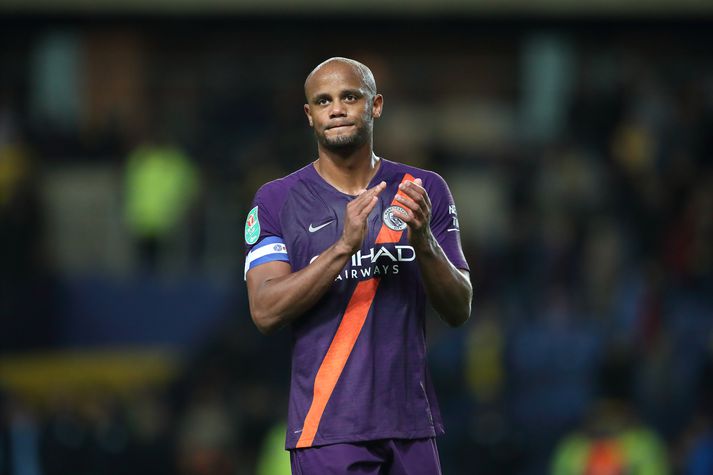 Kompany þakkar stuðninginn gegn Oxford í enska deildarbikarnum í síðustu viku.