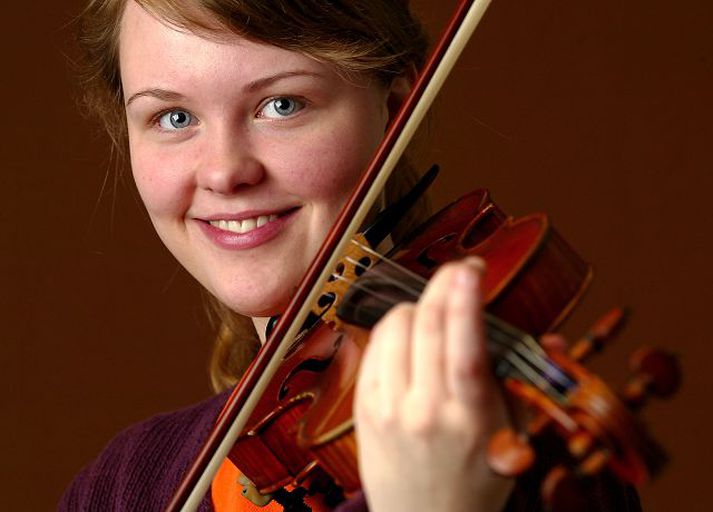KaSa tónlistarhópurinn leikur úrval íslenskra tónsmíða. Elfa Rún Kristinsdóttir fiðluleikari leikur með hópnum í Norræna húsinu.