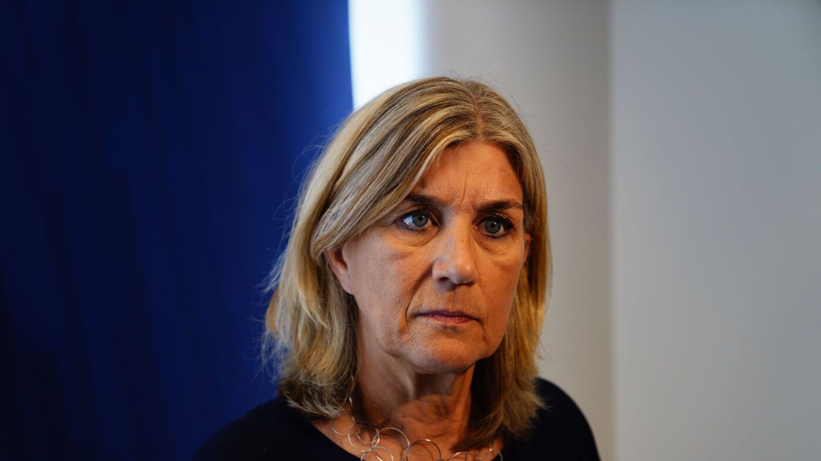 Minnir á hvernig Hitler komst til valda