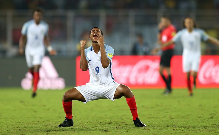 Rhian Brewster fagnar í leiknum í dag.