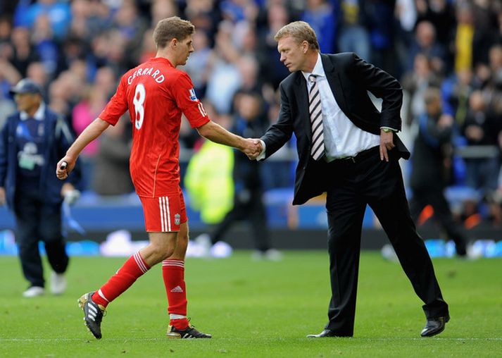 Steven Gerrand tekur í spaðann á David Moyes.