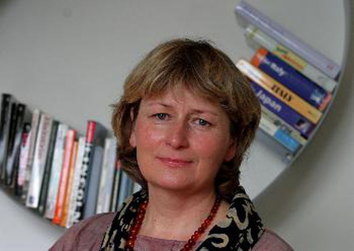 Steinunn Valdís Sigurðardóttir rithöfundur fékk starfslaun til þriggja ára og bíður nú niðurstöðunnar úr Íslensku bókmenntaverðlaununum sem hún er tilnefnd til.