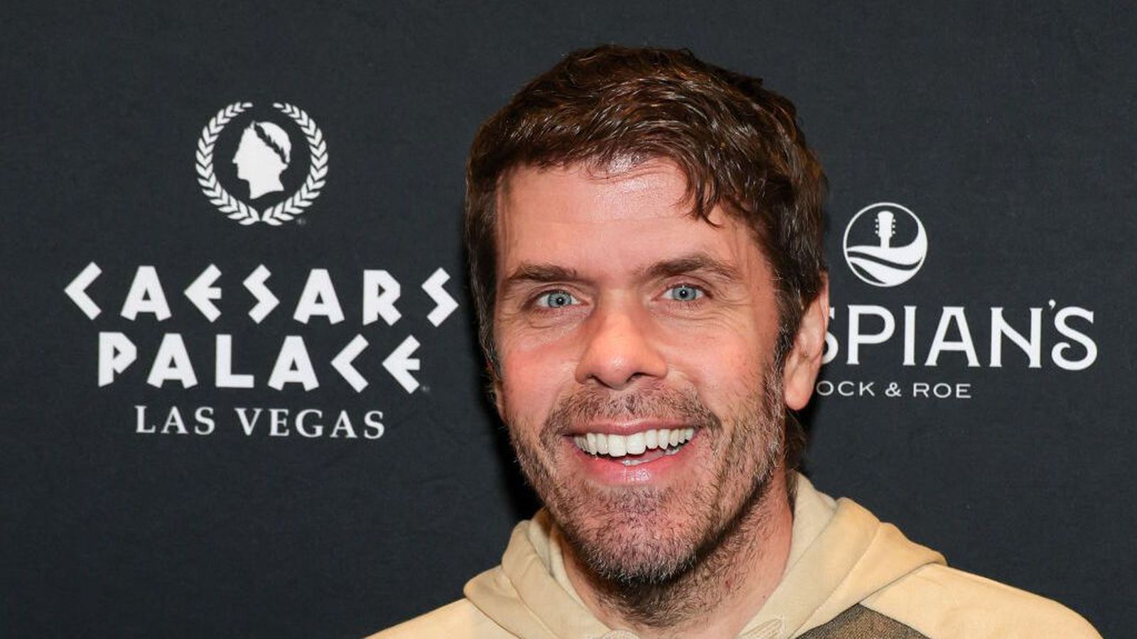 Perez Hilton þarf að fara í ­að­gerð eftir sjálfsskaða í beinu streymi á TikTok