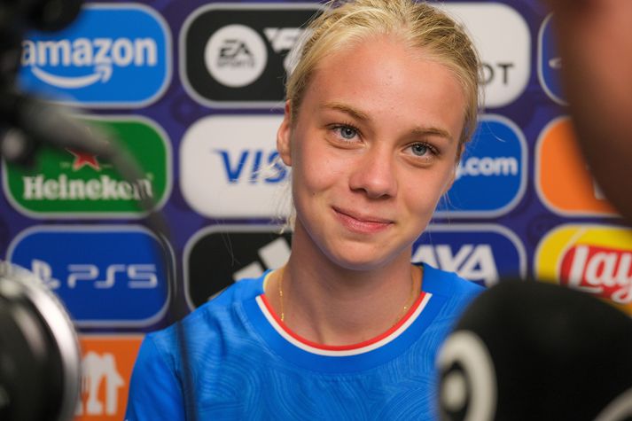 Katla Tryggvadóttir náði að leika sínar fyrstu mínútur á stórmóti í gær og má vera stolt.