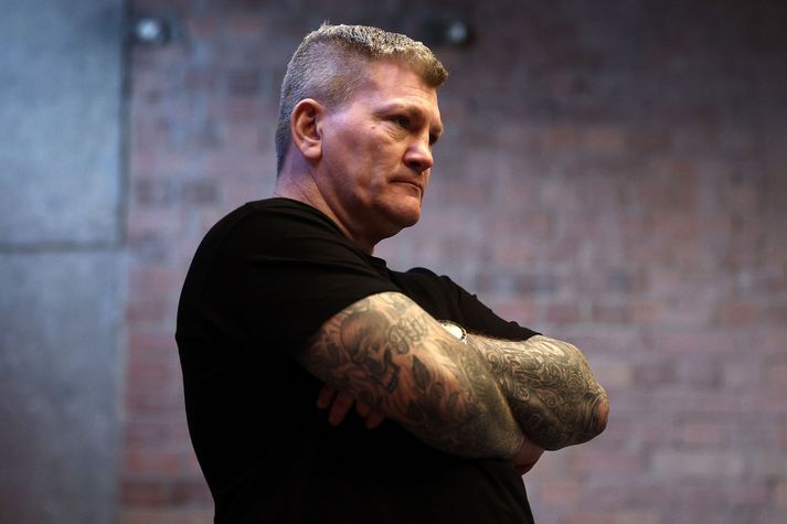 Ricky Hatton ætlar að mæta til Dúbaí til að berjast á ný. Andstæðingurinn er frá Sameinuðu arabísku furstadæmunum.