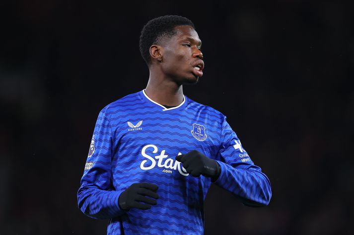 Thierno Barry var sjálfsagt næstum kominn með hausverk á mánudaginn eftir alla skallana.