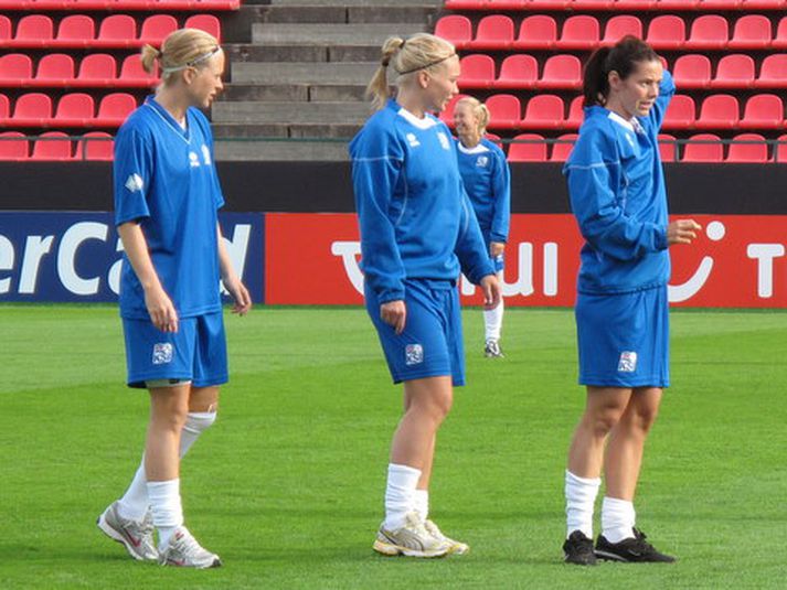 Ólína með Margréti Láru Viðarsdóttur og Dóru Stefánsdóttir.