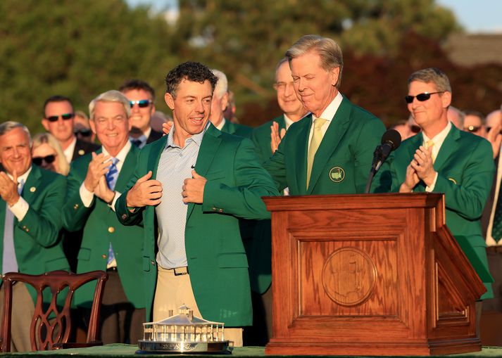 Rory þurfti að bíða í sautján ár eftir sigri á Masters mótinu. Nú hefur hann unnið mótið tvö ár í röð og skartar hér græna jakkanum víðfræga.