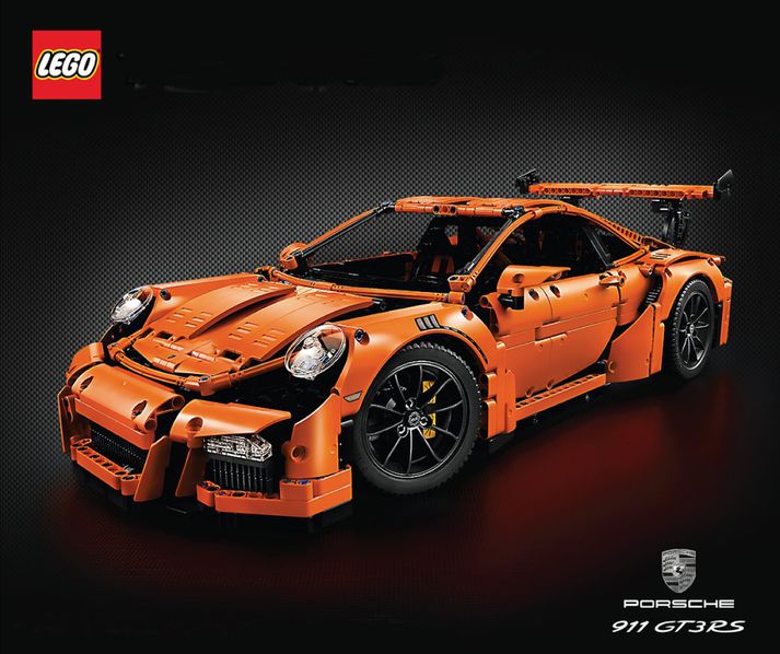 Porsche Lego bíllinn kostar 49.900 krónur í Legobúðinni.