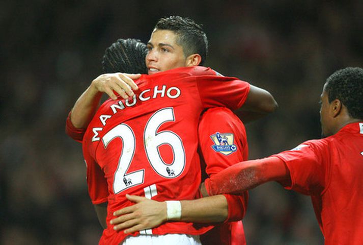 Manucho fagnar marki í leik með Manchester United.