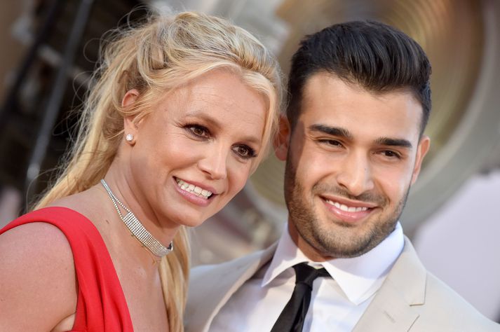 Britney Spears og Sam Asghari kynntust árið 2016 og opinberuðu samband sitt ári síðar.