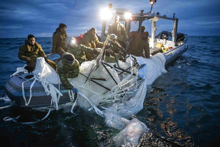 Búið er að endurheimta njósnabelgin og brakið af því sem hann bar en erfiðara hefur verið að hafa uppi á hinum loftförunum, sem féllu í vatn og á ísilögðum svæðum.